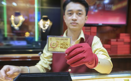 Mua bán vàng trong ngày từ 5 triệu đồng phải thanh toán không dùng tiền mặt