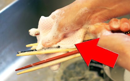 4 người một nhà cùng mắc ung thư gan, chuyên gia bước vào bếp phải hét lên: "Dùng đũa thế này khác gì uống thuốc độc?"