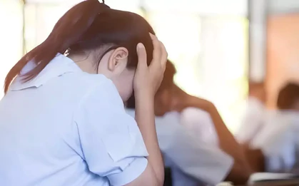 Tại sao trẻ có thể nói với nhiều người xa lạ trên mạng nhưng lại "đóng cửa" với chính cha mẹ mình?