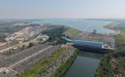 Dự kiến đào 400.000 m³ đất đá, xây 48.000 m³ bê tông, lắp hơn 2.100 tấn thiết bị trong 3 tháng cuối năm để tăng tốc mở rộng công trình 35 năm tuổi do Liên Xô giúp Việt Nam xây dựng