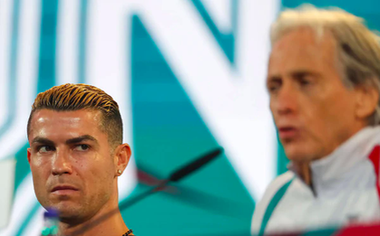 HLV Jorge Jesus từng gọi điện nài nỉ Ronaldo ở lại tuyển Bồ Đào Nha nhưng cuối cùng lại không dùng CR7 phút nào