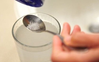 Uống 1 cốc nước muối vào buổi sáng có tốt không?
