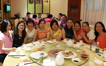 Vì sao ngày càng nhiều người đi họp lớp nhưng không muốn cho bạn bè vay tiền?