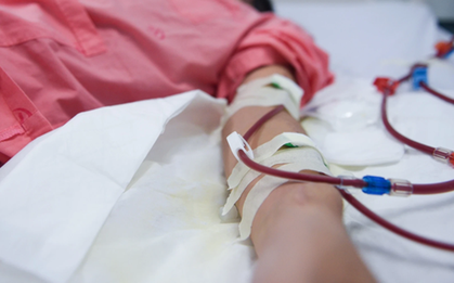 Hai người trẻ cùng tuổi 23 suy thận nặng, dấu hiệu bị bỏ qua khiến nhiều người giật mình