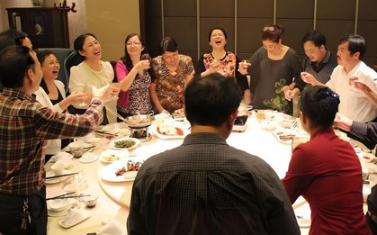 Vì sao nhiều người đi họp lớp không muốn nói thật công việc mình đang làm?