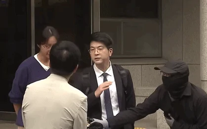 Hậu lĩnh án tù, Hwang Jung Eum không xu dính túi, túng quẫn tới mức mang hết vàng của các con đi bán để có tiền tiêu xài