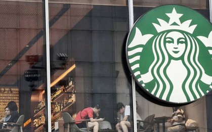 Starbucks ra quy định mới tại 8.000 cửa hàng, khách không còn được ngồi miễn phí nữa