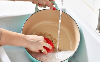 5 sai lầm khi rửa bát bằng nước rửa chén mà nhiều gia đình không để ý