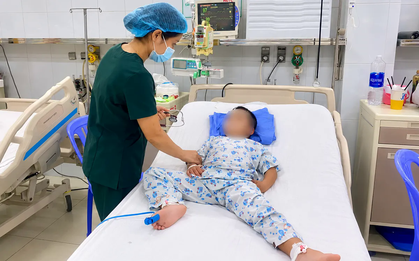 Cảnh báo sốt xuất huyết diễn tiến nặng và nguy cơ sốc sớm ở trẻ nhỏ