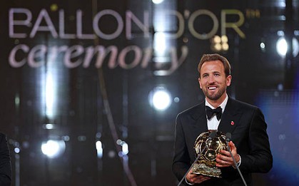 Harry Kane lần đầu tiên giành Quả Bóng Vàng, giải "cơn khát" 25 năm cho bóng đá Anh