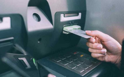 Từ ngày mai 4/10, một ngân hàng dừng chuyển tiền, rút tiền bằng thẻ trong các trường hợp sau