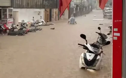 Mưa lớn, nhiều hẻm ở Đà Lạt ngập sâu