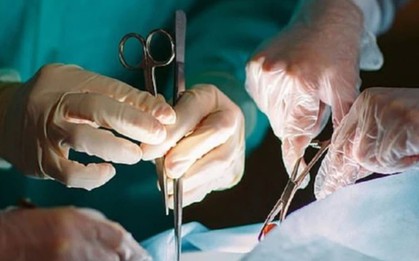 Người đàn ông cắt bỏ dạ dày trị ung thư, mổ xong mới biết mình không mắc bệnh