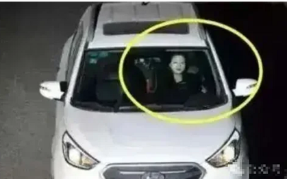 Camera ghi lại lúc nửa đêm, tài xế có biểu hiện "lạ"
