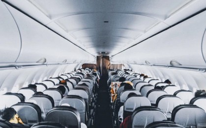 Cất và hạ cánh là lúc dễ xảy ra tai nạn nhất, vì sao tiếp viên vẫn kiên quyết tắt đèn trong khoang?