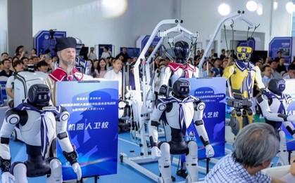 Phát hiện láng giềng Việt Nam cho hàng chục robot đi học như con người: Hơn 2 tháng sau, điều đặc biệt xảy ra