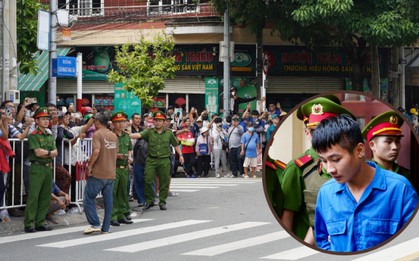 Kẻ sát hại 3 mẹ con ở Đồng Nai được dẫn giải khỏi tòa sau khi lĩnh án tử hình, hàng trăm người tập trung 2 bên đường theo dõi