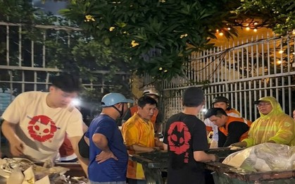 Khách du lịch để quên bao bì tiền trong quán ăn ở TP.HCM, nhân viên lập tức có hành động không ngờ