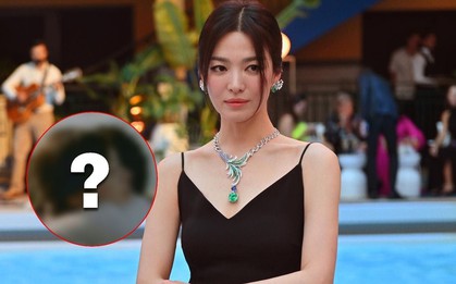 Song Hye Kyo tự đăng cảnh thân mật bên bạn trai tin đồn - thiếu gia tập đoàn đóng tàu lớn thứ 2 Hàn Quốc