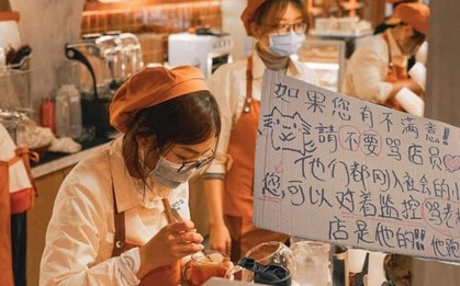 "Xin đừng mắng nhân viên, các em đều là những bạn trẻ mới bước ra xã hội", tấm biển trong quán ăn khiến ai đi làm cũng thấy ấm lòng