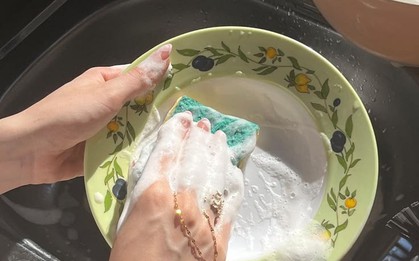 Cả nhà bị ung thư gan nhòm ngó, nhiễm độc đáng sợ nếu rửa bát theo kiểu bác sĩ "rất chê" này!