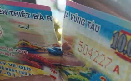 Xé rách tờ vé số xong mới biết có trúng thưởng, người phụ nữ nhận cái kết bất ngờ