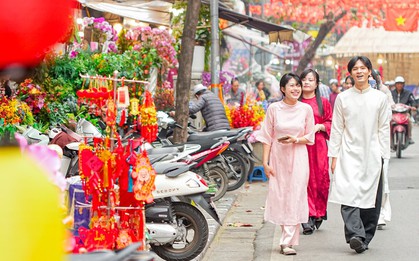 Chợ hoa Hàng Lược 'đánh thức' Tết Bính Ngọ giữa lòng phố cổ