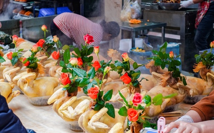 Gà luộc 1 triệu/con vẫn đổ xô mua - đây là khu chợ hot nhất Hà Nội hôm nay!