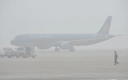 Sương mù bao phủ miền Bắc ảnh hưởng đến các chuyến bay Tết