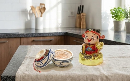 Nếu tiền trong nhà cứ "đội nón ra đi", hãy kiểm tra ngay vị trí hũ gạo và hũ muối trong bếp!