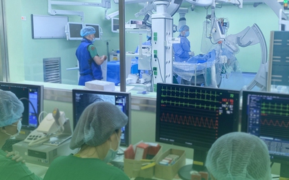 Đau bụng thông thường, vào bệnh viện đặt khẩn 5 stent cùng lúc