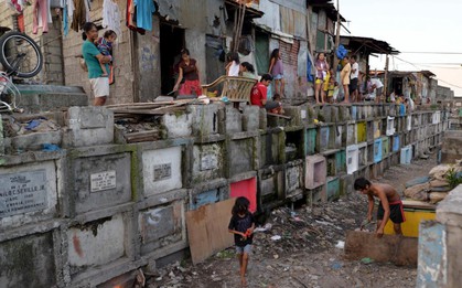 Câu chuyện của 6.000 người sống giữa nghĩa trang: Người chết và người sống cùng "cộng sinh" như thế nào?