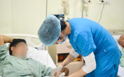 Người đàn ông Hà Nội suýt mất ngón tay vì chặt thịt gà đón Tết