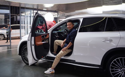 Nhìn lại dàn xe của Khoa Pug trước khi tuyên bố phá sản: Từ Camry ‘máy V6’ độc lạ tại Mỹ đến cặp đôi Mercedes-Benz hơn 4 tỷ đồng tại Việt Nam