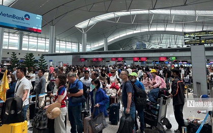 Khách đổ về sân bay Tân Sơn Nhất tăng "khủng" dịp Tết, người dân cần lưu ý lịch trình