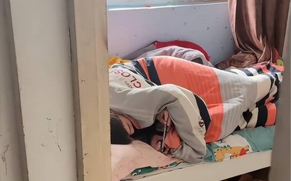 "Nghỉ 48 tiếng, chơi điện thoại 40 tiếng": Mẹ chụp lén con trai về quê nghỉ Tết, netizen chỉ ra vấn đề