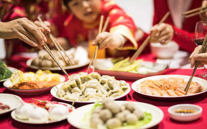 Thói quen ăn có thể ảnh hưởng đến vận mệnh, tuyệt đối ĐỪNG để con bạn mắc phải 3 hành động rất xấu này!