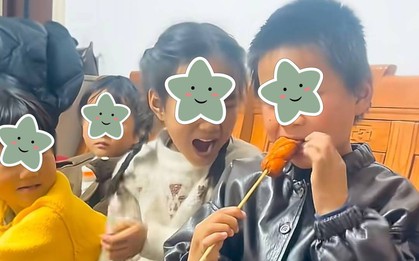 Cảnh 5 đứa trẻ chia nhau 1 cây xúc xích gây xôn xao