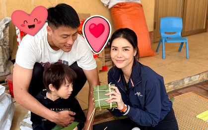 Mạc Hồng Quân - Kỳ Hân về quê gói bánh chưng rộn ràng, nhìn là thấy Tết: Nàng WAG mặt mộc vẫn chiếm "spotlight"