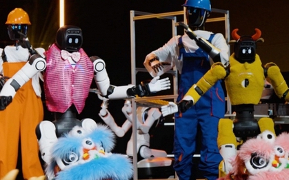 Người dân Trung Quốc thuê "đội quân sắt" để mua vui trong dịp Tết: Là mốt nhất thời hay xu thế dài hạn?