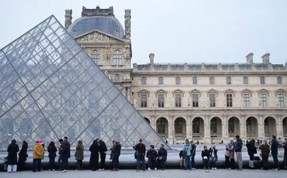 Pháp phanh phui mạng lưới gian lận vé kéo dài 10 năm tại bảo tàng Louvre