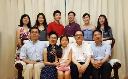 Cha học hết cấp 2 nuôi dạy 6 con thành tài, 5 người là Tiến sĩ trường top thế giới: Cách giáo dục gói gọn trong vài chữ, ai ngẫm cũng thấm