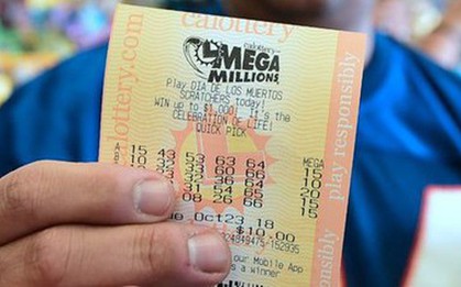 Trúng số độc đắc 148 triệu bảng, người đàn ông sống cô độc trên "núi" tiền