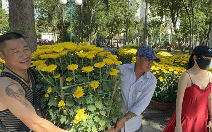 Chợ hoa sáng 29 Tết: Nhiều lô đã bán hết sạch bông