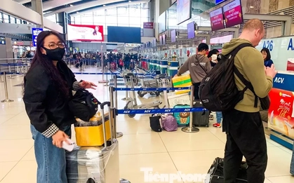 Lạ thường sân bay Nội Bài sáng 29 Tết