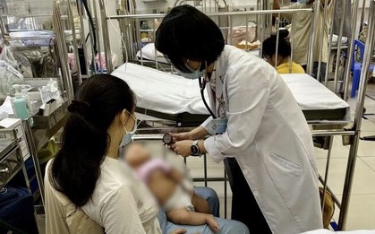 Cảnh giác với cúm mùa ở trẻ khi thời tiết thay đổi dịp Tết