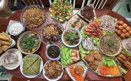 Mâm cơm tất niên "khét" nhất MXH hôm nay: 22 món, có cả món sắp thất truyền