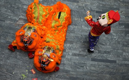 Đường phố khắp năm châu lung linh chào đón năm mới Bính Ngọ