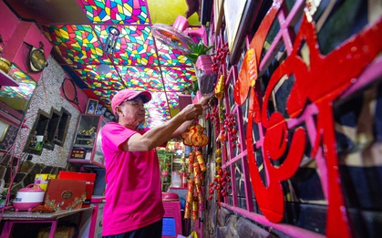 Người đàn ông một mình đón giao thừa trong căn nhà toàn màu hồng ở TP.HCM: "Ngồi pha ly cà phê nhìn người ta đi lại, vậy là Tết rồi”