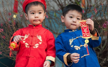 Câu hỏi khó nhất TẾT đã có lời giải: Người ta mừng con mình 500 nghìn mà nhà họ có tận 2 con thì mừng lại như nào?